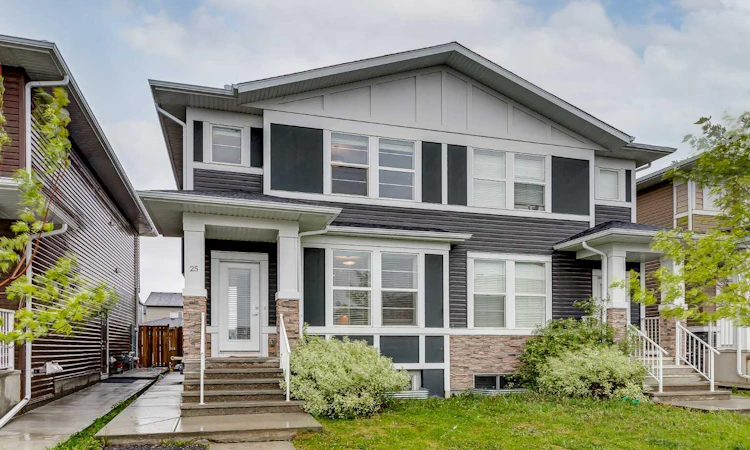 25 Red Embers Place NE