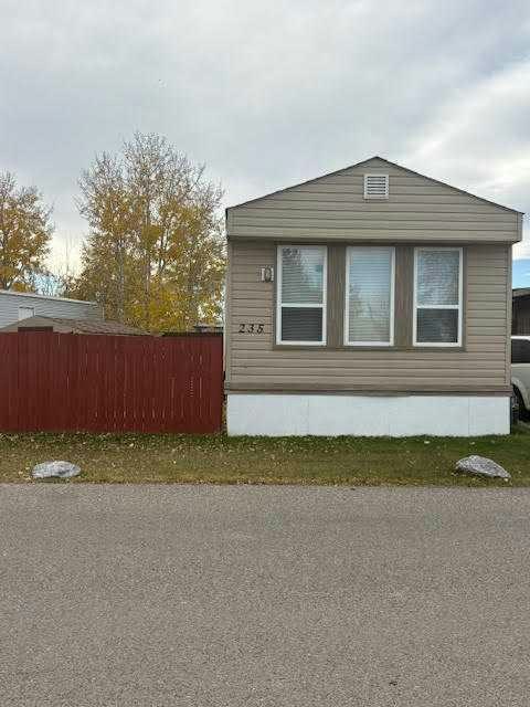 235-6220 17 Avenue SE, Calgary, AB, T2A 0W6