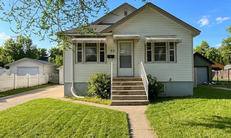 46 2 Street NW