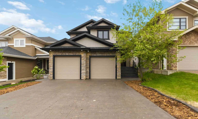 121 Diamondstone Ridge