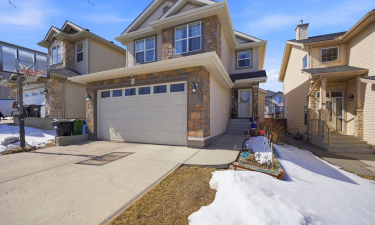 87 Kincora Drive NW