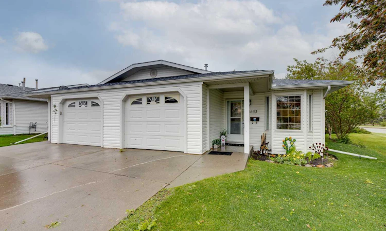 5633 Sunrise Crescent