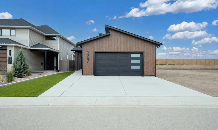 367 Sterling Crescent SE