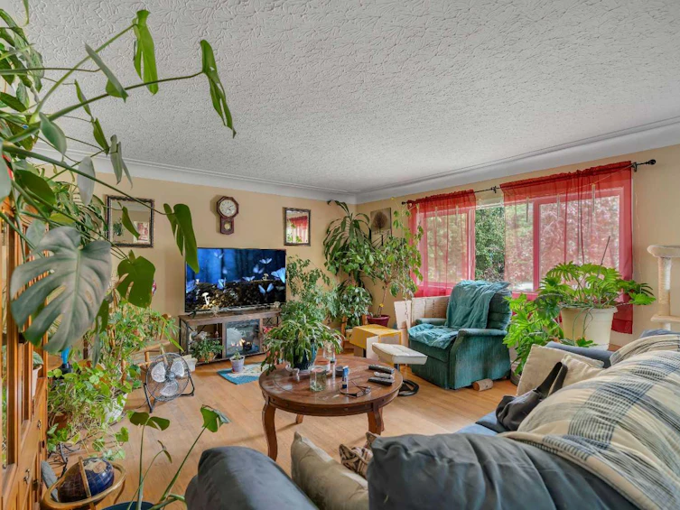 7621 23 Street SE, Calgary, AB, T2C 0Y2 - 3
