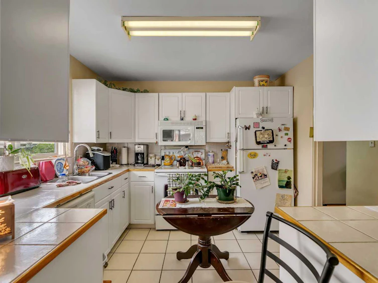 7621 23 Street SE, Calgary, AB, T2C 0Y2 - 8