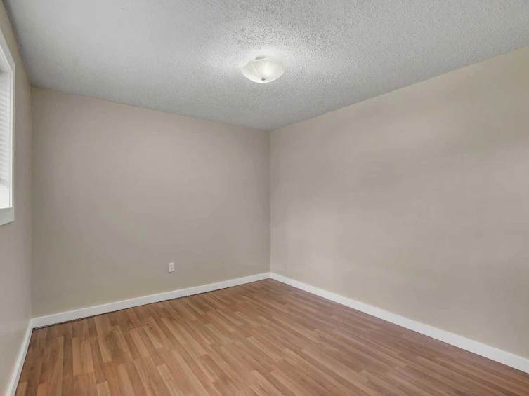 7621 23 Street SE, Calgary, AB, T2C 0Y2 - 23