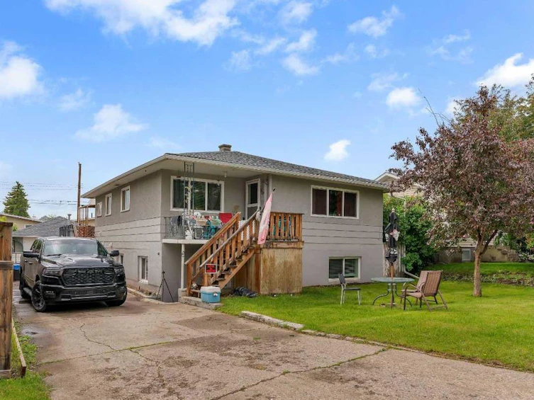 7621 23 Street SE, Calgary, AB, T2C 0Y2