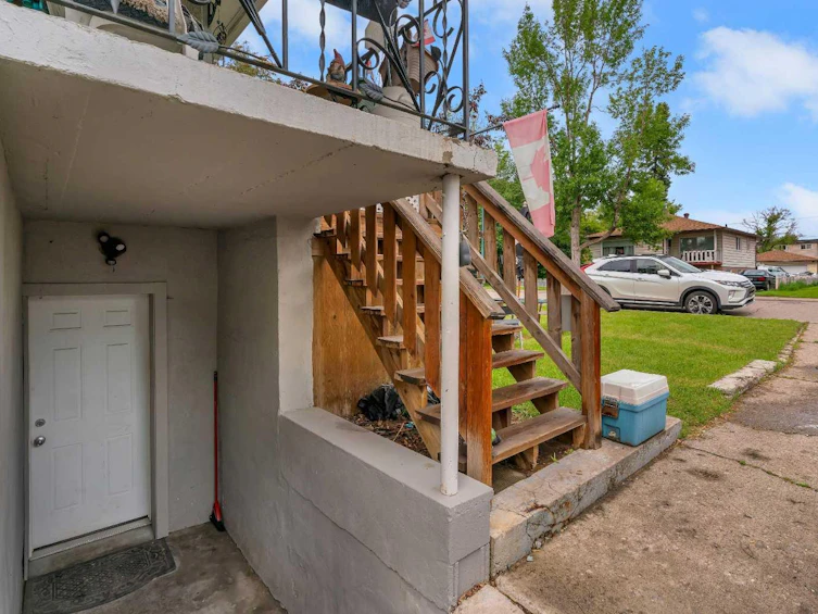7621 23 Street SE, Calgary, AB, T2C 0Y2 - 14
