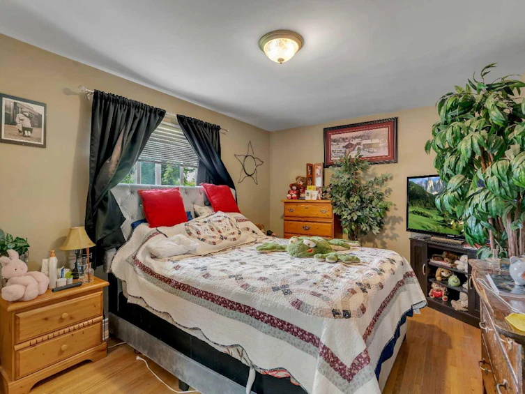 7621 23 Street SE, Calgary, AB, T2C 0Y2 - 11