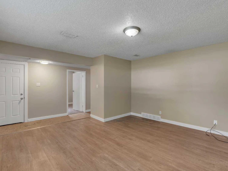 7621 23 Street SE, Calgary, AB, T2C 0Y2 - 17
