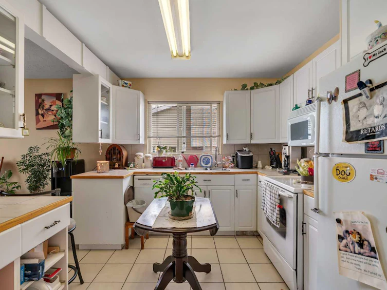 7621 23 Street SE, Calgary, AB, T2C 0Y2 - 7