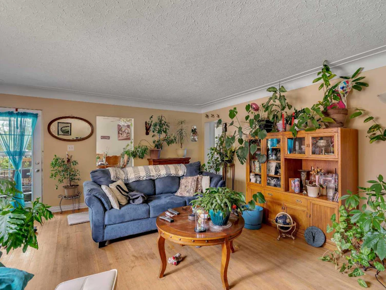 7621 23 Street SE, Calgary, AB, T2C 0Y2 - 4