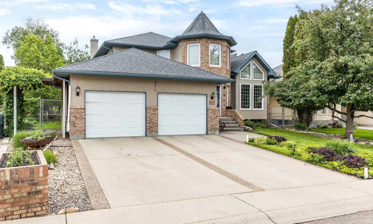 6 Pine Court NE
