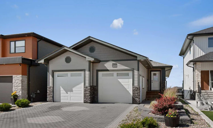 220 Sierra Road SW
