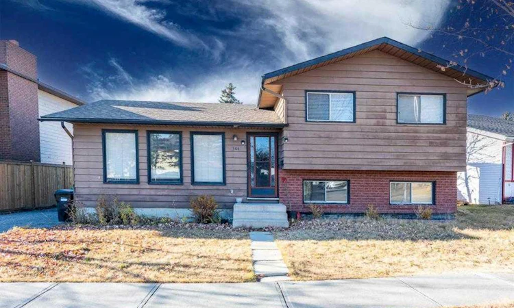 304 Whitefield Drive NE