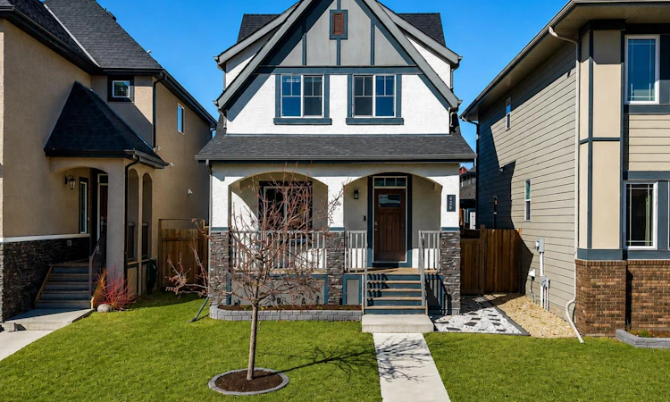 432 Marquis Heights SE