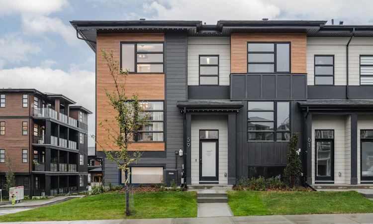 59 Lucas Way NW