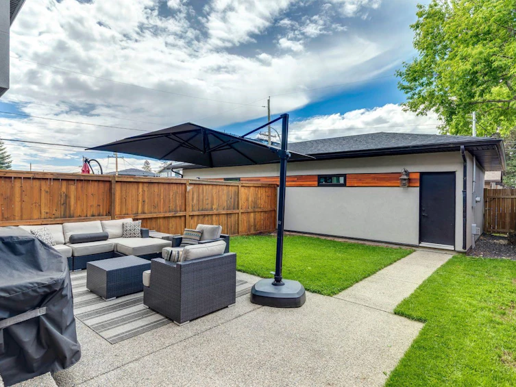 4803 19 Avenue NW, Calgary, AB, T3B 0X6 - 3