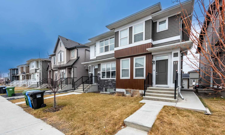 57 Corner Glen Row NE
