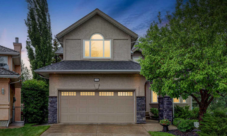 174 Mt Robson Close SE