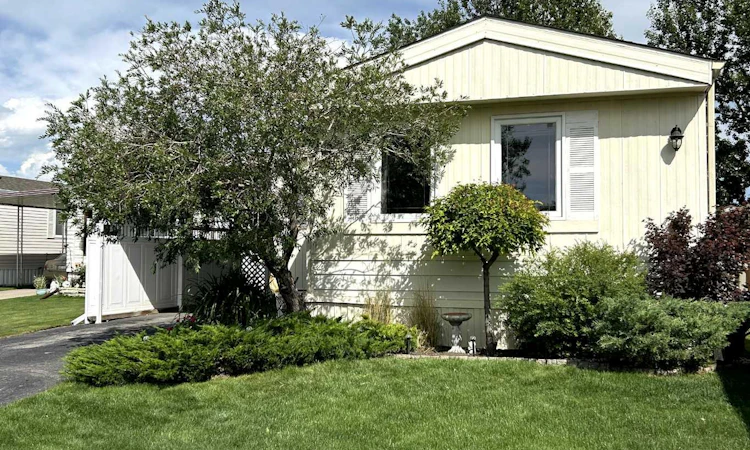 221-99 Arbour Lake Road NW