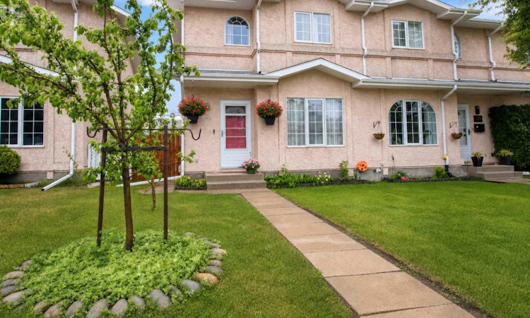 21 Dixon Crescent