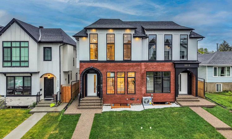 2010 35 Street SW