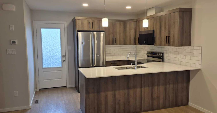 3-594 Aquitania Boulevard W, Lethbridge, AB, T1J 5X4 - 2