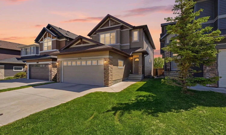 108 Evansborough Crescent NW