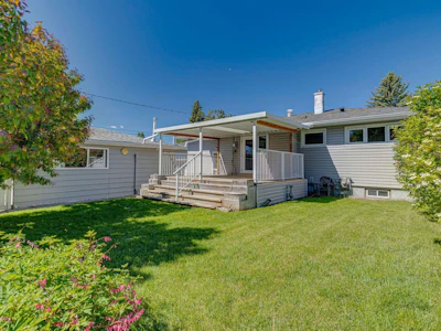 8028 5 Street SW - 2