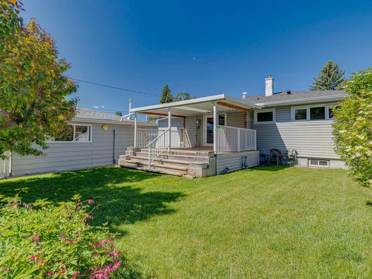 8028 5 Street SW, Calgary, AB, T2V 1C5 - 2