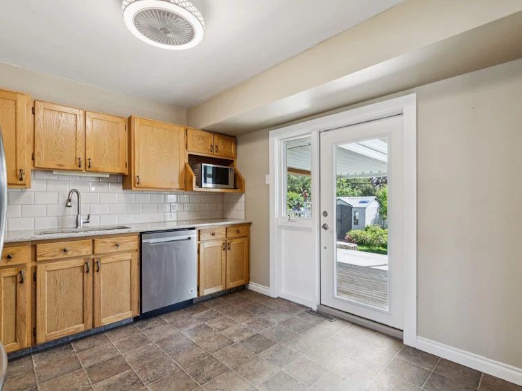 8028 5 Street SW, Calgary, AB, T2V 1C5 - 7