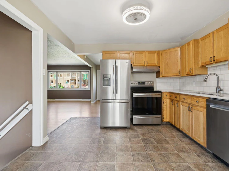 8028 5 Street SW, Calgary, AB, T2V 1C5 - 9