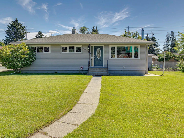 8028 5 Street SW, Calgary, AB, T2V 1C5