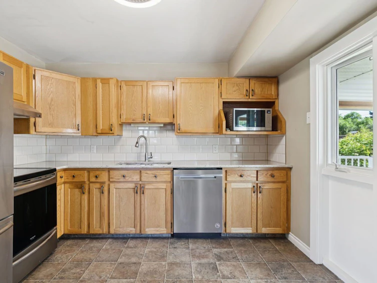 8028 5 Street SW, Calgary, AB, T2V 1C5 - 8