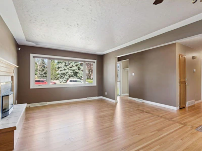 8028 5 Street SW - 5