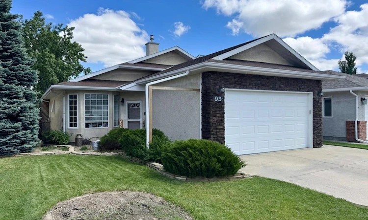 93 Heritage Crescent W