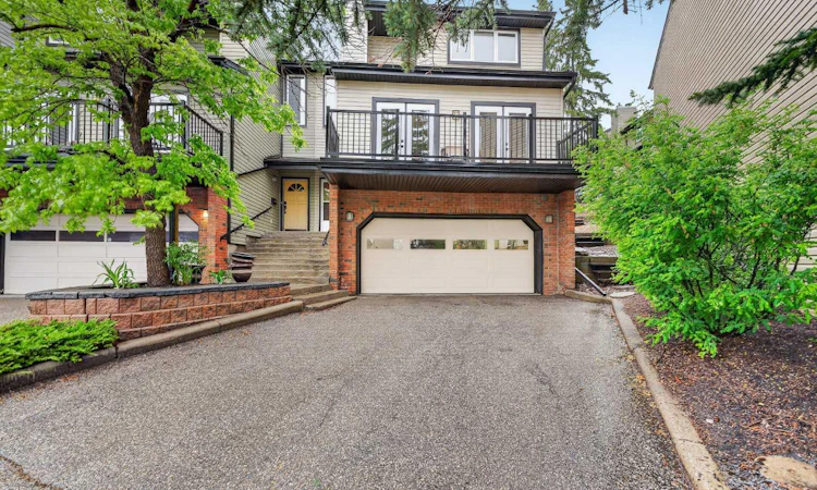 4-448 Strathcona Drive SW