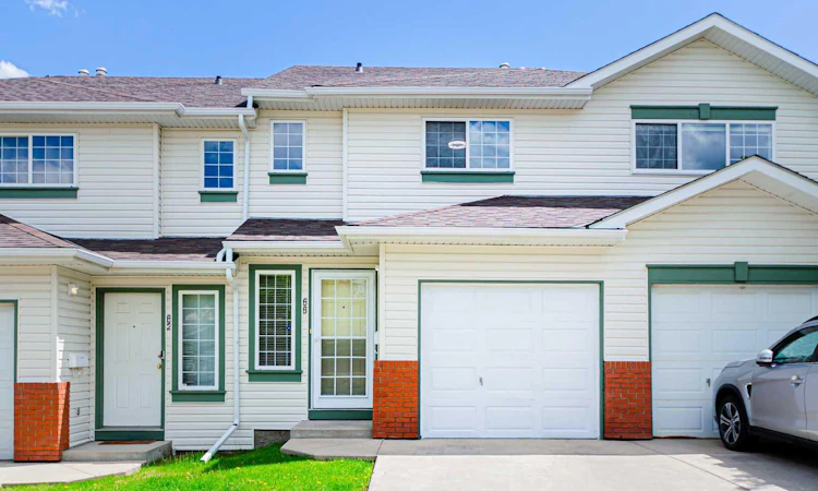 88 Country Hills Villas NW