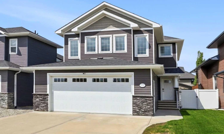 118 Viscount Drive