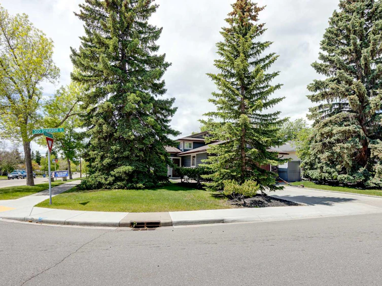 364 Silvergrove Place NW, Calgary, AB, T3B 4T6 - 2