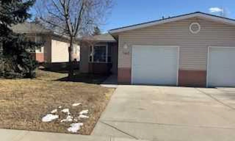 140 Dovista Court SE