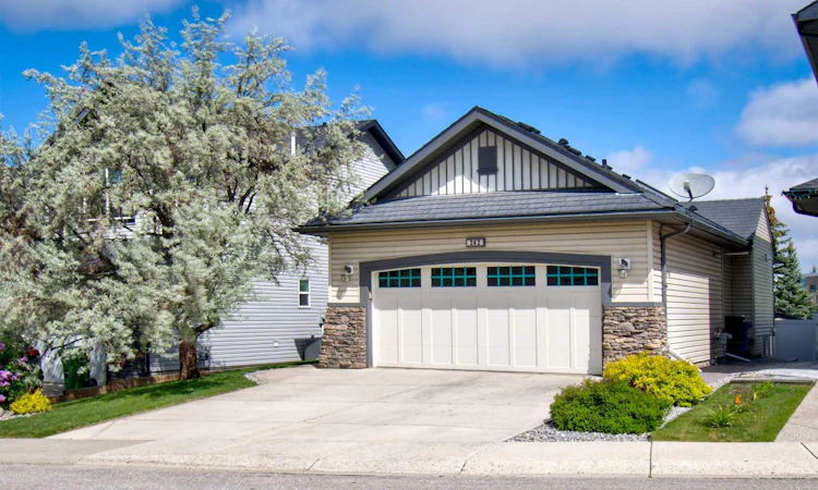 242 Kingsbury View SE