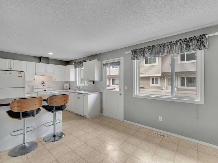 27-4 Stonegate Drive NW, Airdrie, AB, T4B 2T2 - 14