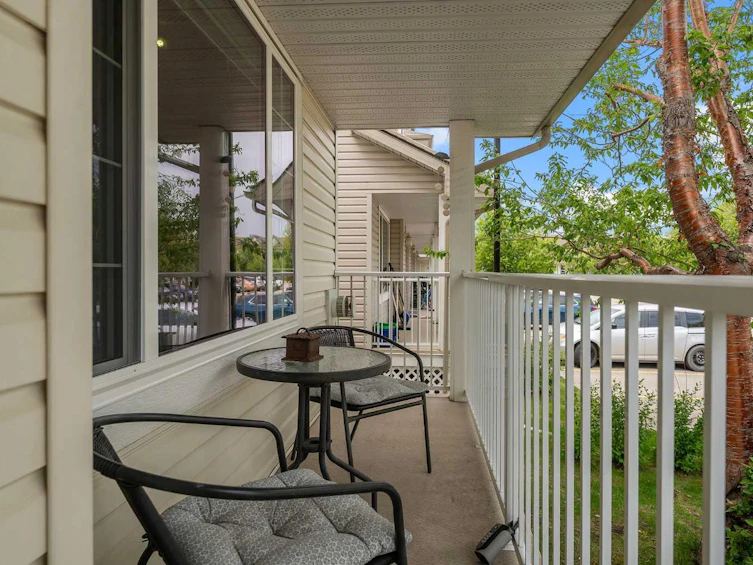27-4 Stonegate Drive NW, Airdrie, AB, T4B 2T2 - 3