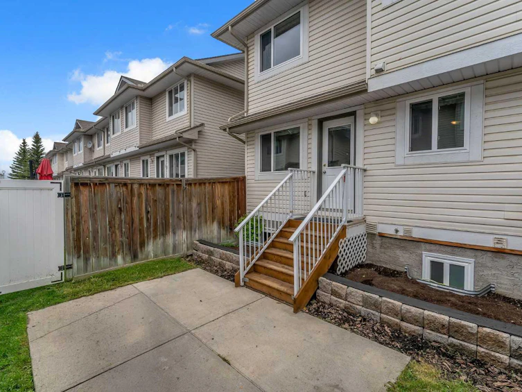 27-4 Stonegate Drive NW, Airdrie, AB, T4B 2T2 - 32