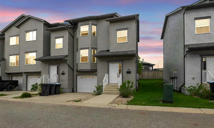 4-120 Warren Way
