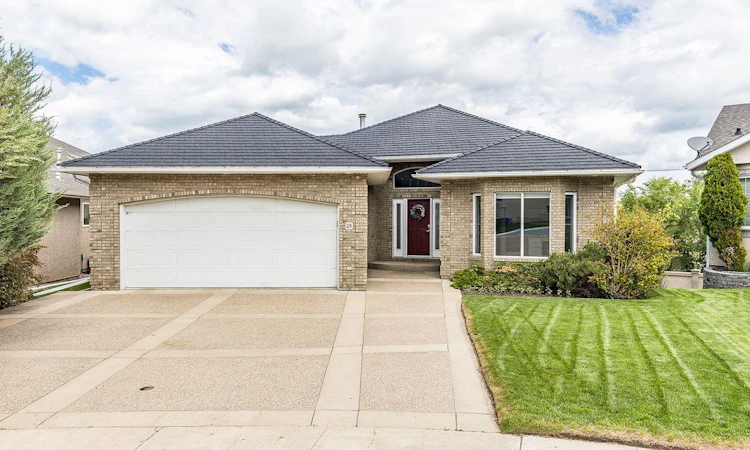 28 Chinook Place SW