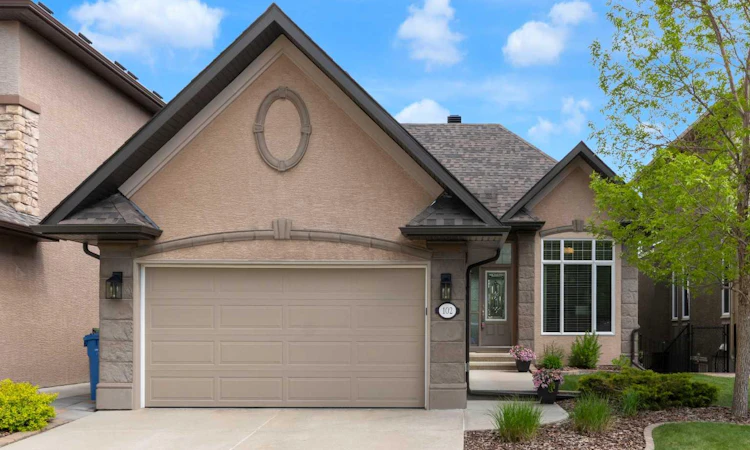 102 Panatella Crescent NW