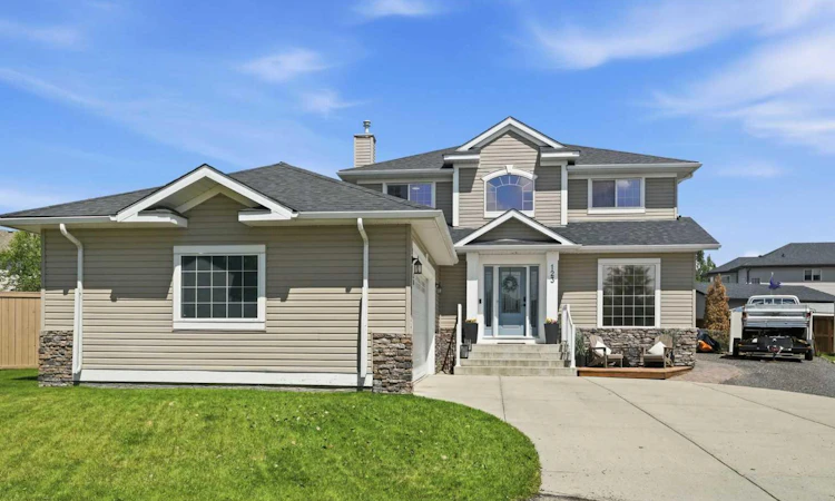 123 Canoe Place SW